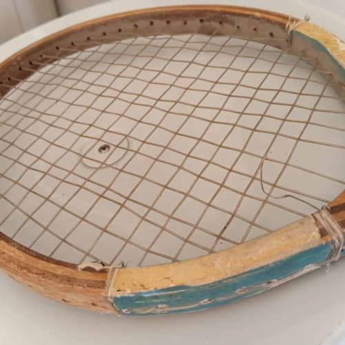 Vintage tennis racket in good condition