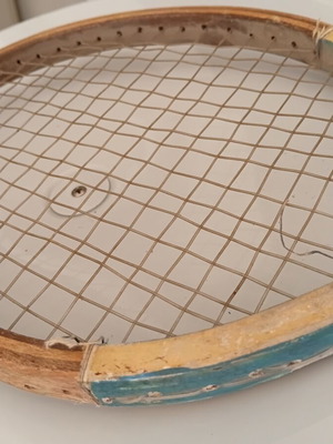 Vintage tennis racket in good condition