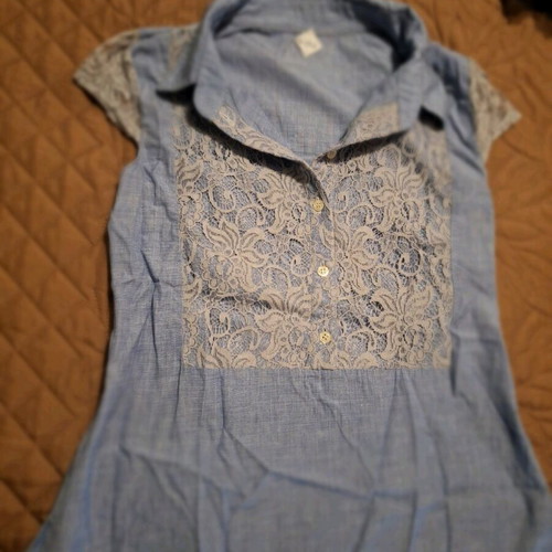Blue short-sleeve shirt with lace details like new