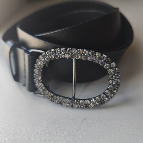 Black women's belt with oval rhinestone buckle