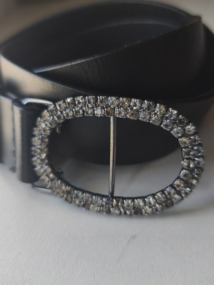Black women's belt with oval rhinestone buckle