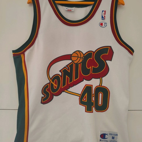Seattle Supersonics NBA jersey Shawn Kemp used, size Medium, white