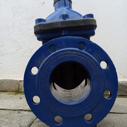 Valve DN 100 elastic sealing new, PN16 GGG50 flange connection