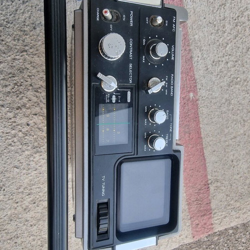 Jvc radio and retro television used