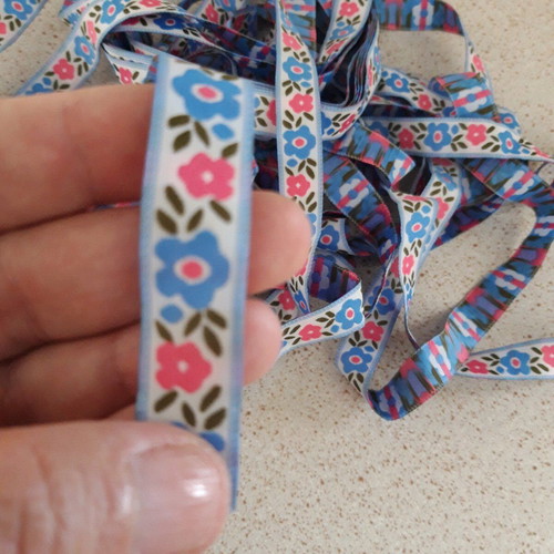 Floral trim new, over 8 meters, 2 cm width