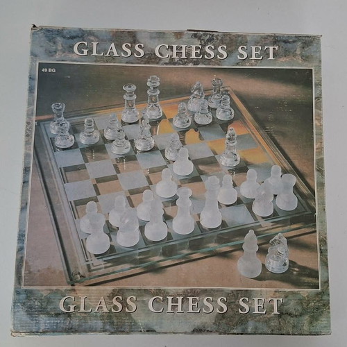 Glass chess set like new with frosted and black pieces 35.5x35.5 cm