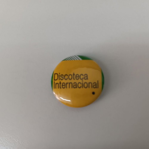 Collectible badge new with Discoteca Internacional logo
