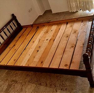 Διπλό ξύλινο κρεβάτι, χωρίς στρώμα