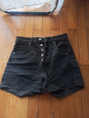 High-waisted black shorts, size S