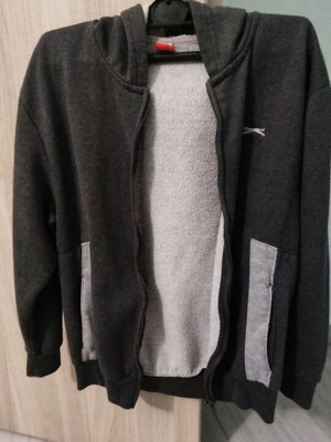 Slazenger Kids' Hoodie Size 13, Like New, Dark Gray with Pockets