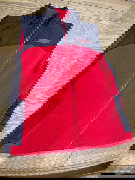 Sleeveless jacket