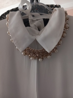 Chrisper blouse in shirt style with necklace jewel like new, white, size L