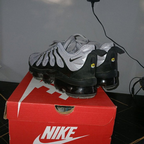 Nike VM Vapormax Plus sneakers like new, grey and black