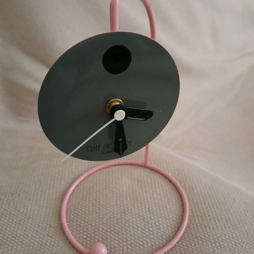Modern battery clock like new, table clock