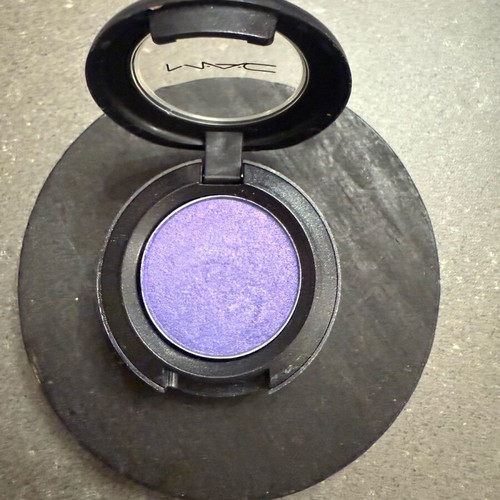 Mac eyeshadow in purple shade Parfait Amour like new