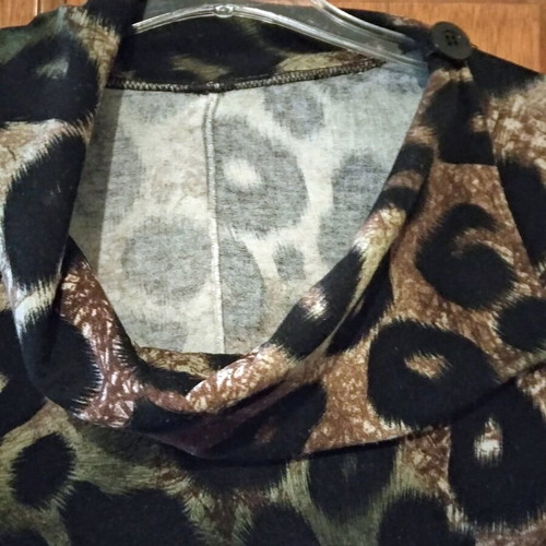 Women's blouse printed thin knit fabric like new
