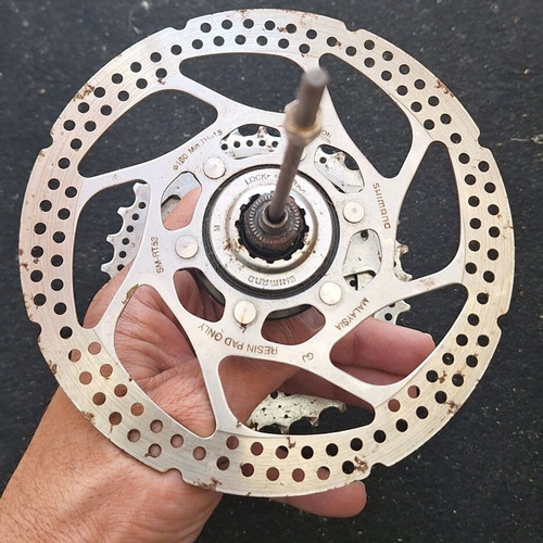 Shimano rear hub with disc brake and 8-speed cassette set