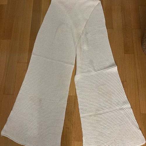 Knitted scarf like new, white