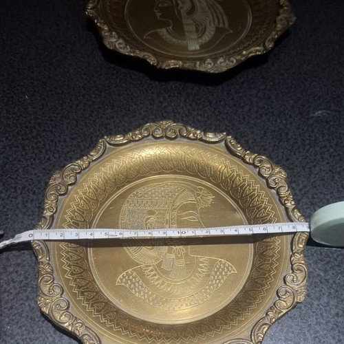 Vintage brass decorative plates set of 2 Egyptian profiles 18cm like new