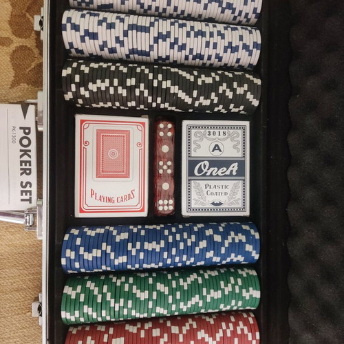 Poker set PK 1300 with 300 chips, like new