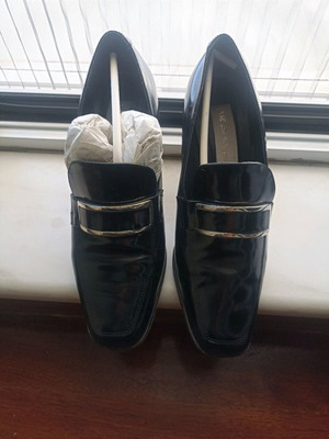 Kalogiou leather pumps used, black size 38 with low heel and silver detail