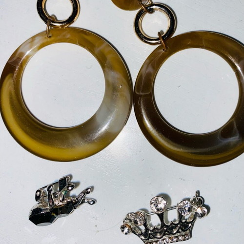 Earrings and 2 pins like new, brown and silver