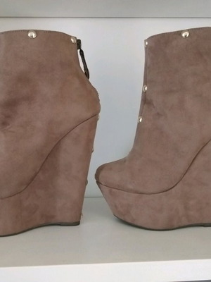 Wedge suede ankle boots like new, beige, size 37
