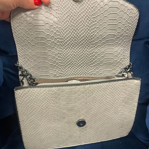 #OFFER New Women's Gray Bag with Crocodile Pattern and Chain Handles