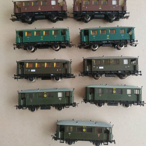 Passenger wagons HO scale used, pair