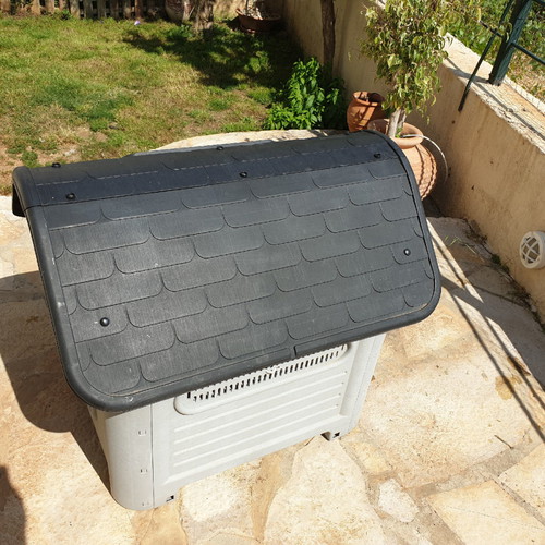 Dog house used medium size, polyester, gray with black roof