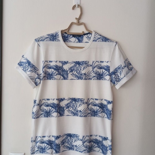 Calliope Man floral print T-shirt, blue and white, size Small