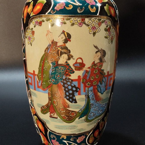 Satsuma Vase and Ashtrays 30cm like new