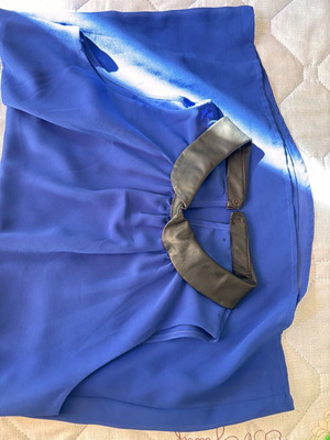 Women’s sleeveless shirt blue electric with leather collar like new, size S
