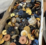 Various buttons new, box full