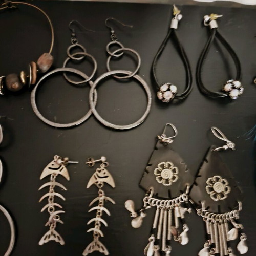 Earrings like new, pack of 15 pairs assorted