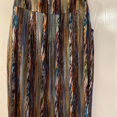 Wool midi skirt new, size medium