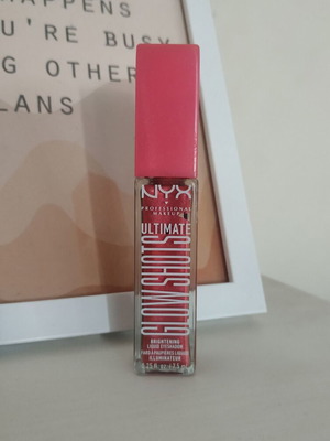 NYX liquid eyeshadow used, raspberry color