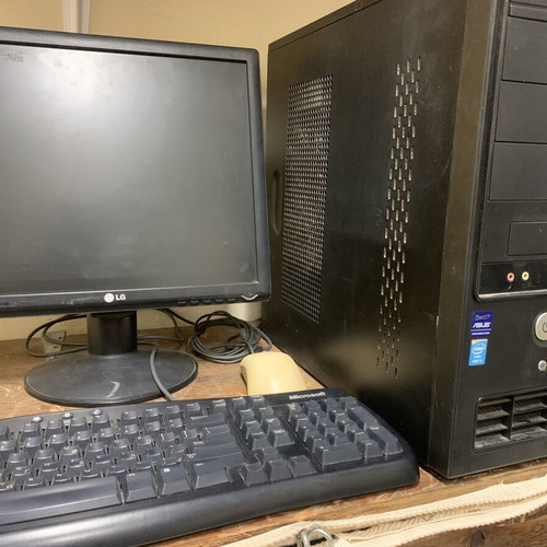 Desktop computer set Intel i3 with LG 17-inch monitor, Microsoft keyboard and mouse