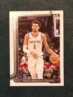 Wembanyama Topps Chrome NBA card like new
