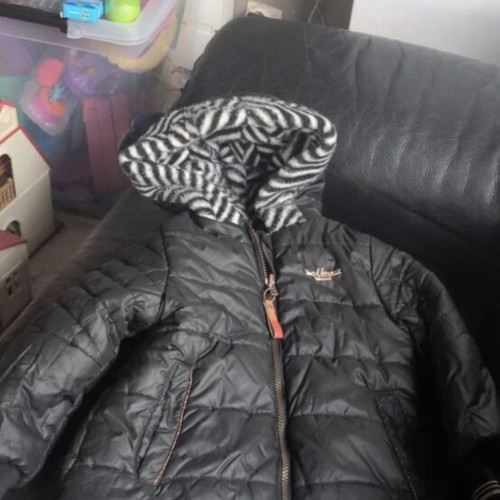 Nono reversible jacket size 110, like new, black and white