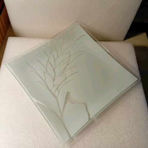 Small glass decorative platter like new 24cm ×24cm