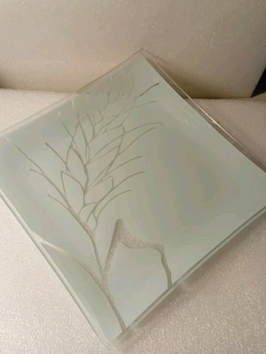 Small glass decorative platter like new 24cm ×24cm