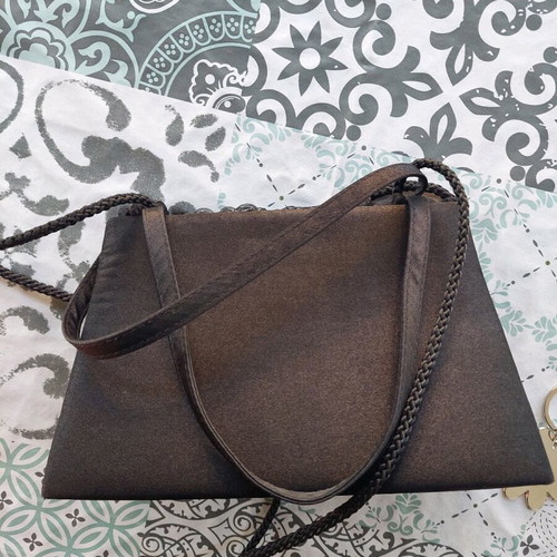 Embossed vintage black shoulder bag like new