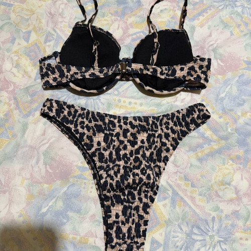 Bikini set leopard print size Large like new
