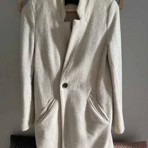 Stradivarius coat used size M, beige, slim fit, missing one button