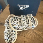 Reebok girl shoes size 21.5 like new