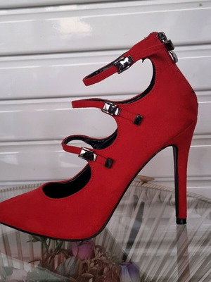Red stiletto pumps new, size 38, comfortable design