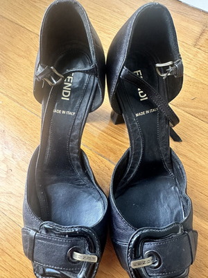Fendi vintage μαύρες δερμάτινες γόβες 36,5 peep toes
