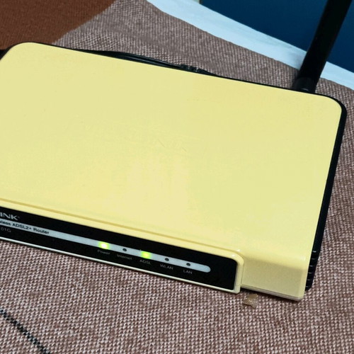 Wireless ADSL2+ Router TP-Link TD-W8101G used