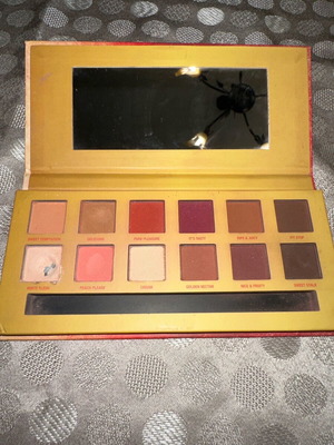 Eyeshadow palette 12 shades like new